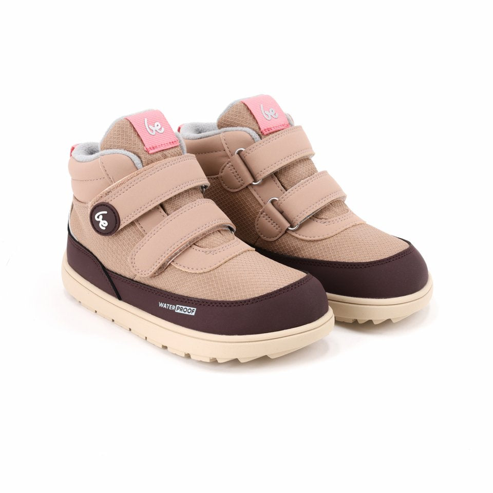 Par de botas beige y burdeos