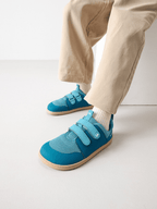 Chaussures barefoot bleues pour enfant avec scratchs, confort naturel et semelle souple