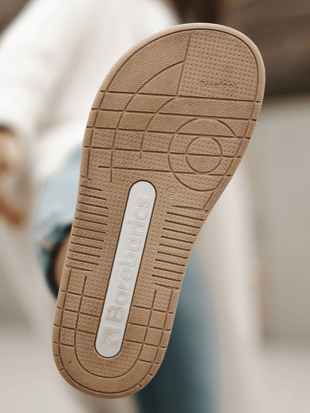 Barebarics Wave – White & Black Les Barebarics Wave White & Black associent un design intemporel à tous les avantages d'une véritable chaussure barefoot. Fabriquées en cuir Nappa premium, elles offrent un confort exceptionnel, une grande liberté de mouve - Pas Naturels